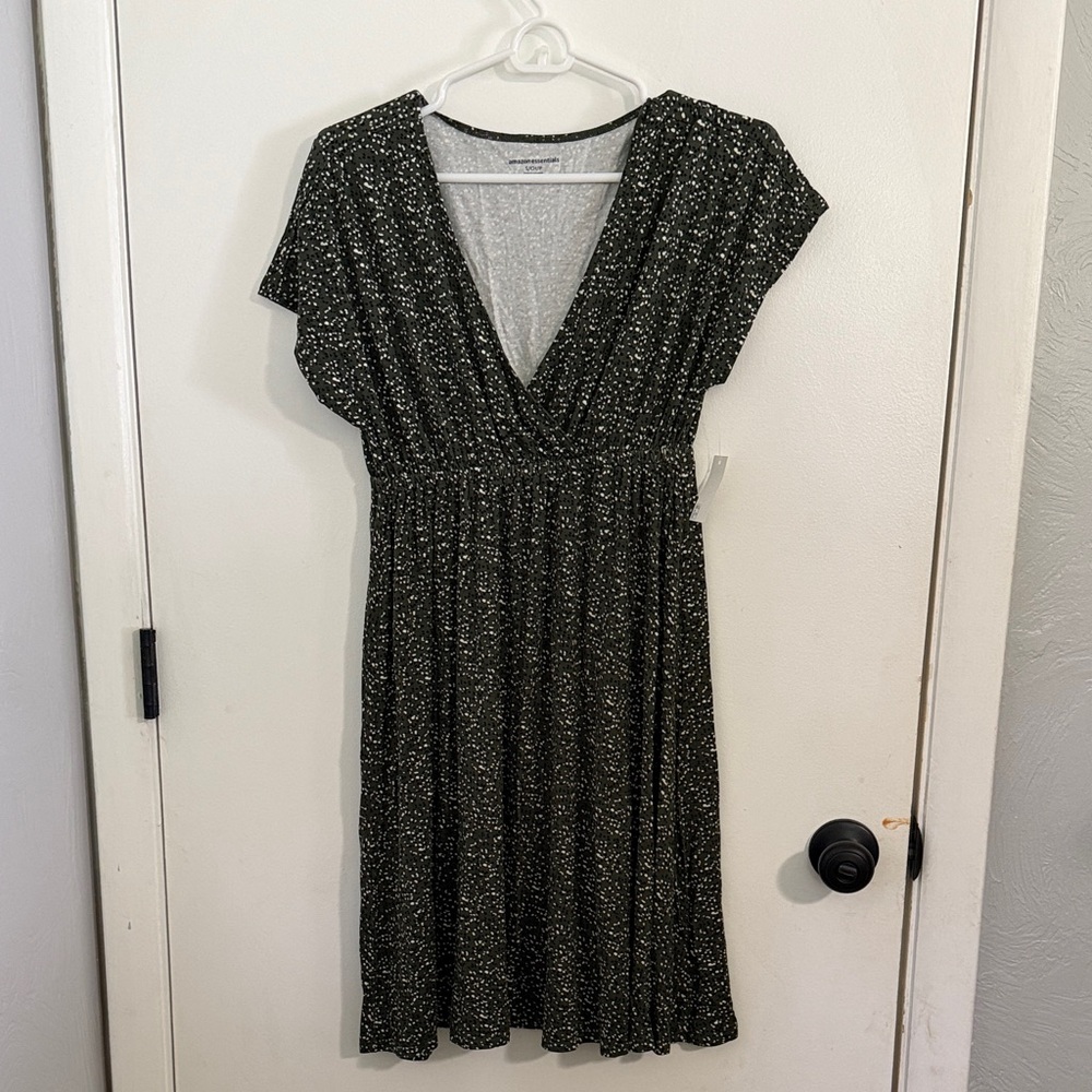Women's Green & Black Speckled V-Neck Casual Dress